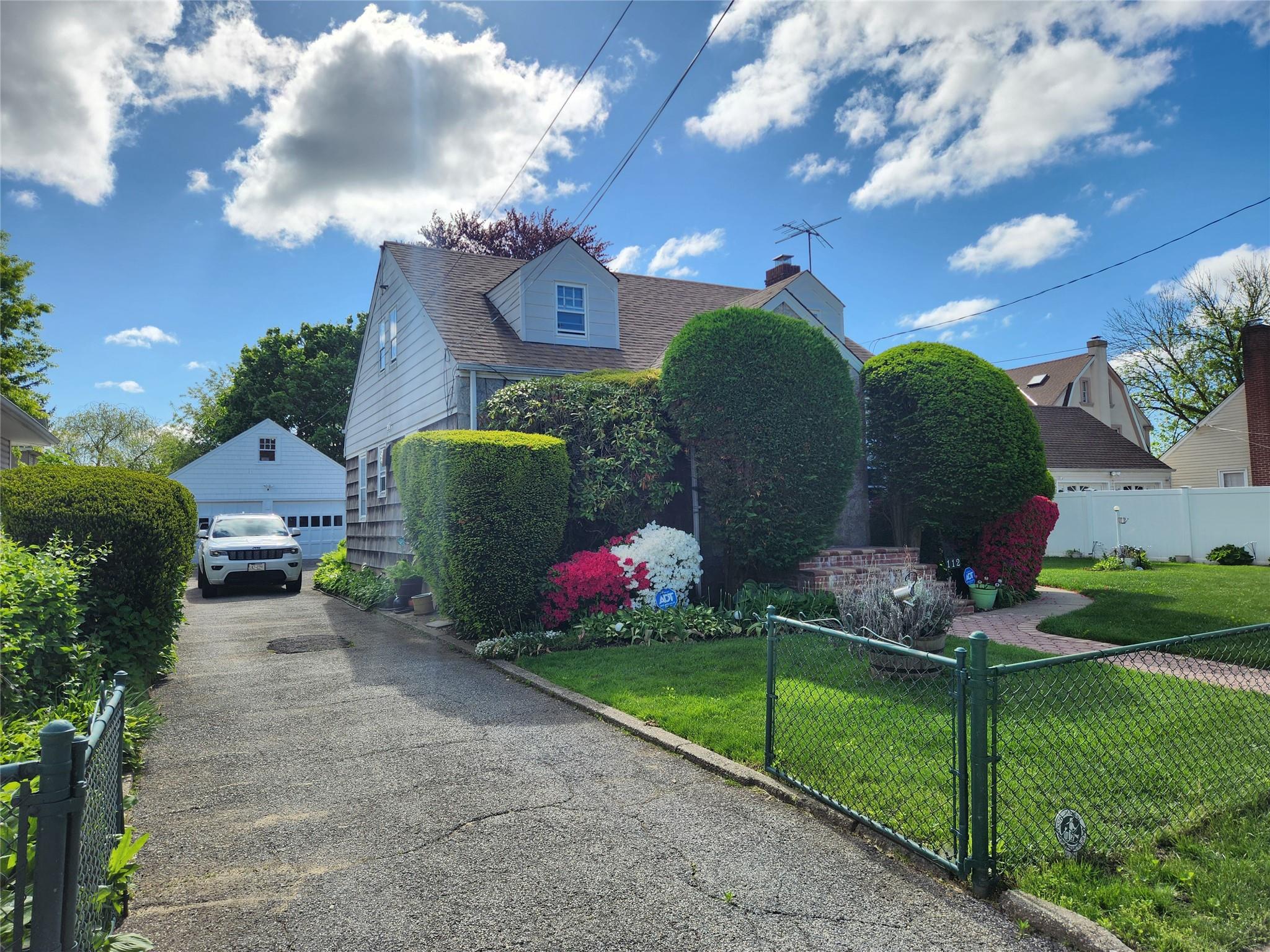 112 Rutland Road, Hempstead, New York image 4
