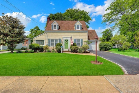 Homes For Sale - 5 Newell Road<br/> Nassau County, Merrick, NY 11566