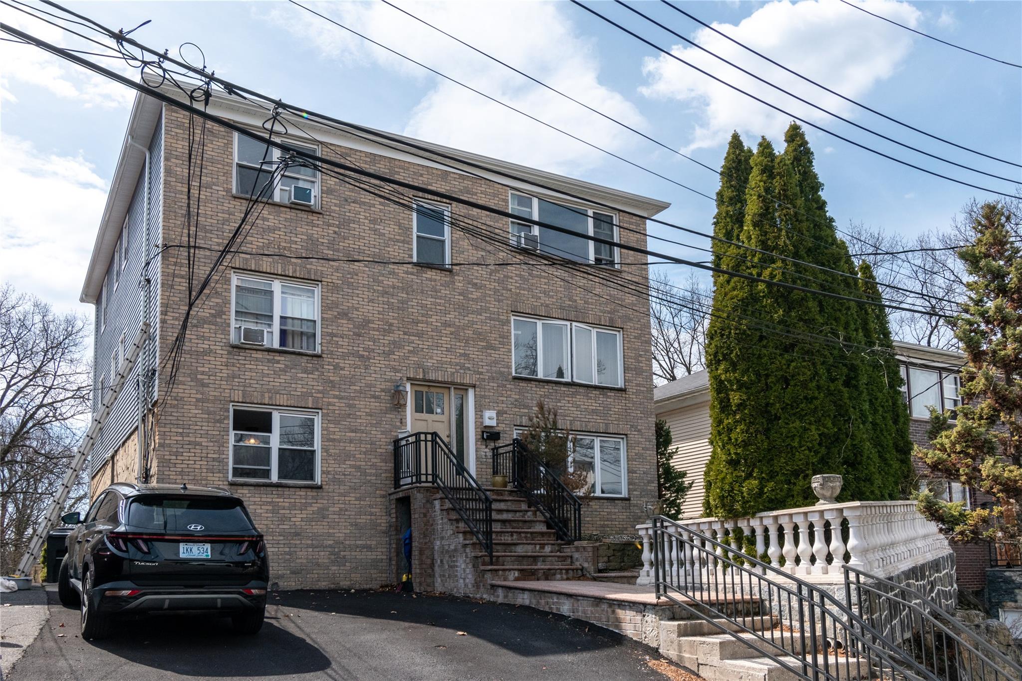 Elicar Terrace, Yonkers, New York - 8 Bedrooms  
5 Bathrooms - 