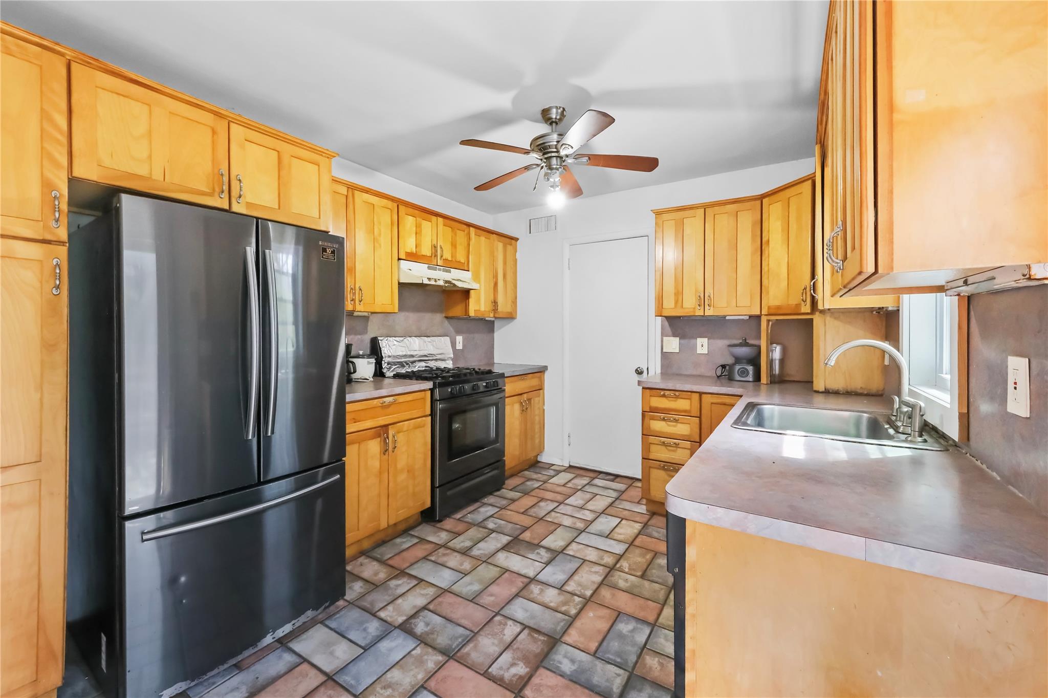 60 School Street, Hampton Bays, New York image 7