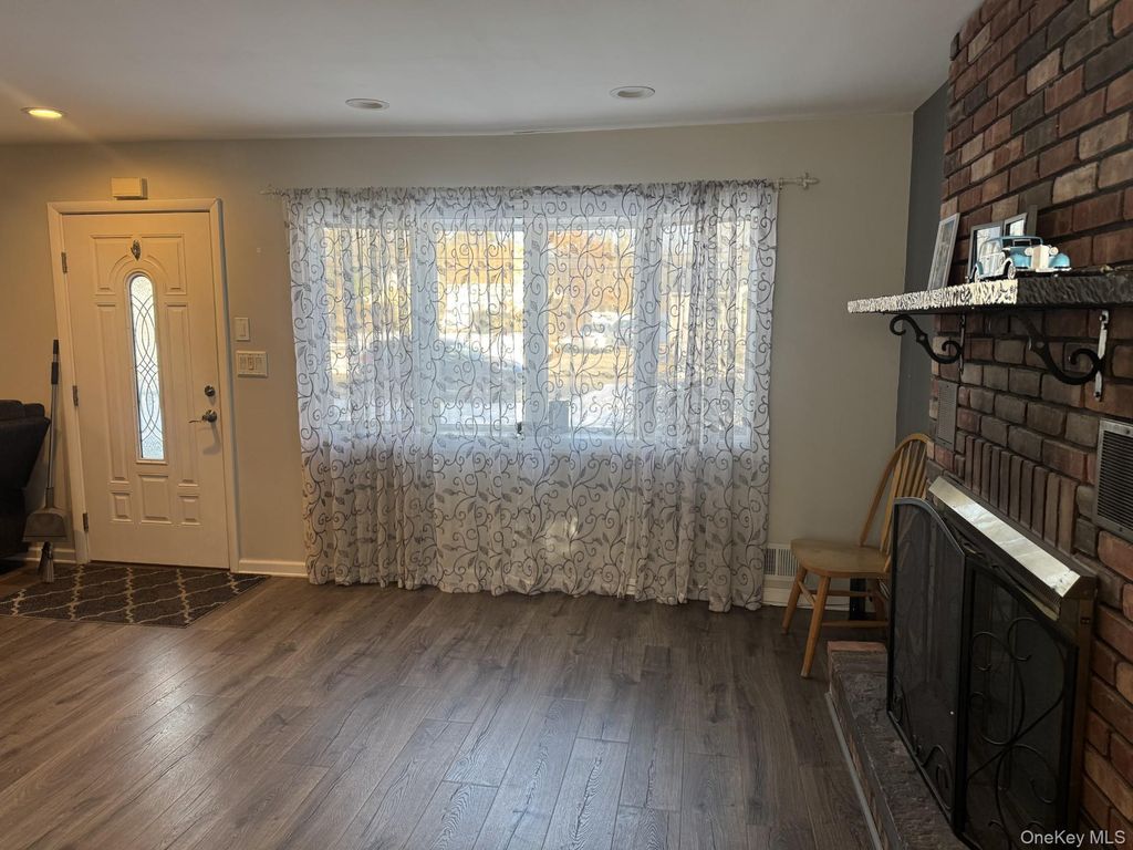 Photo of 1520 N Thompson Drive, Bay Shore, NY 11706 (MLS # 966198)