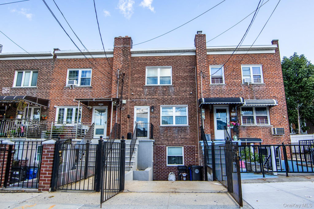 Photo of 1902 Bronxdale Avenue, Bronx, NY 10462 (MLS # 1052462)