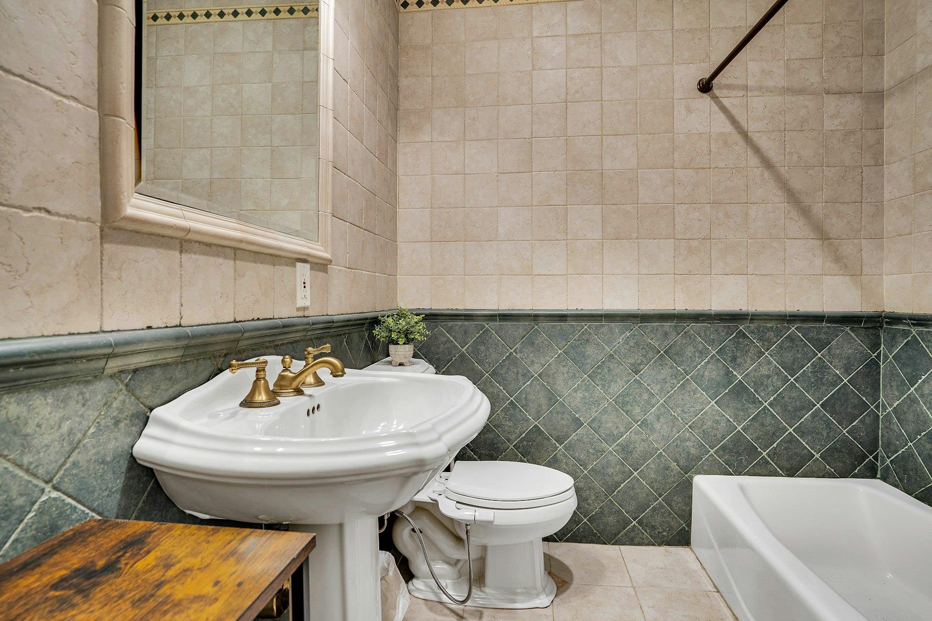 255 Seneca Avenue, Dix Hills, New York image 23