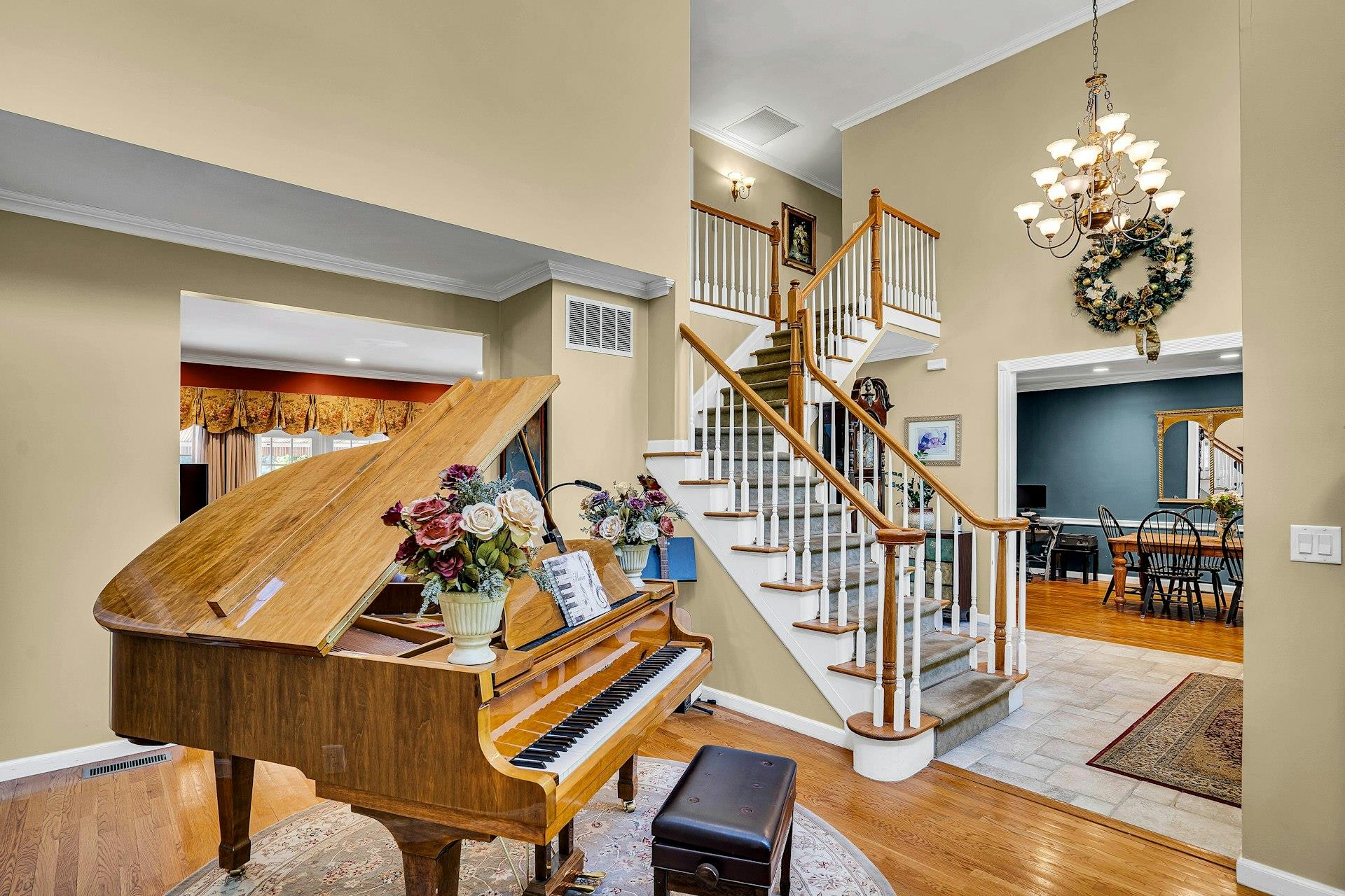 255 Seneca Avenue, Dix Hills, New York image 8