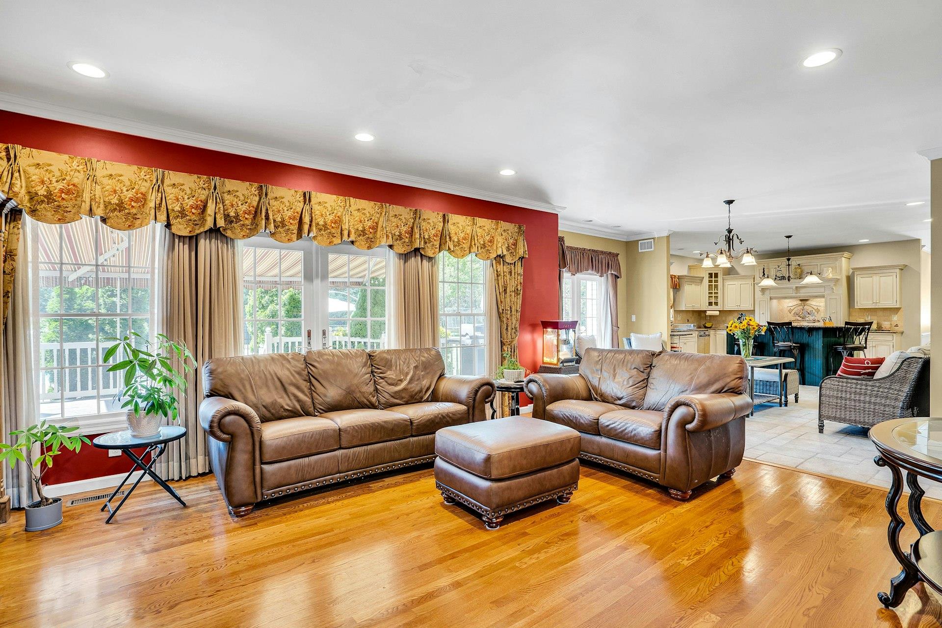 255 Seneca Avenue, Dix Hills, New York image 15