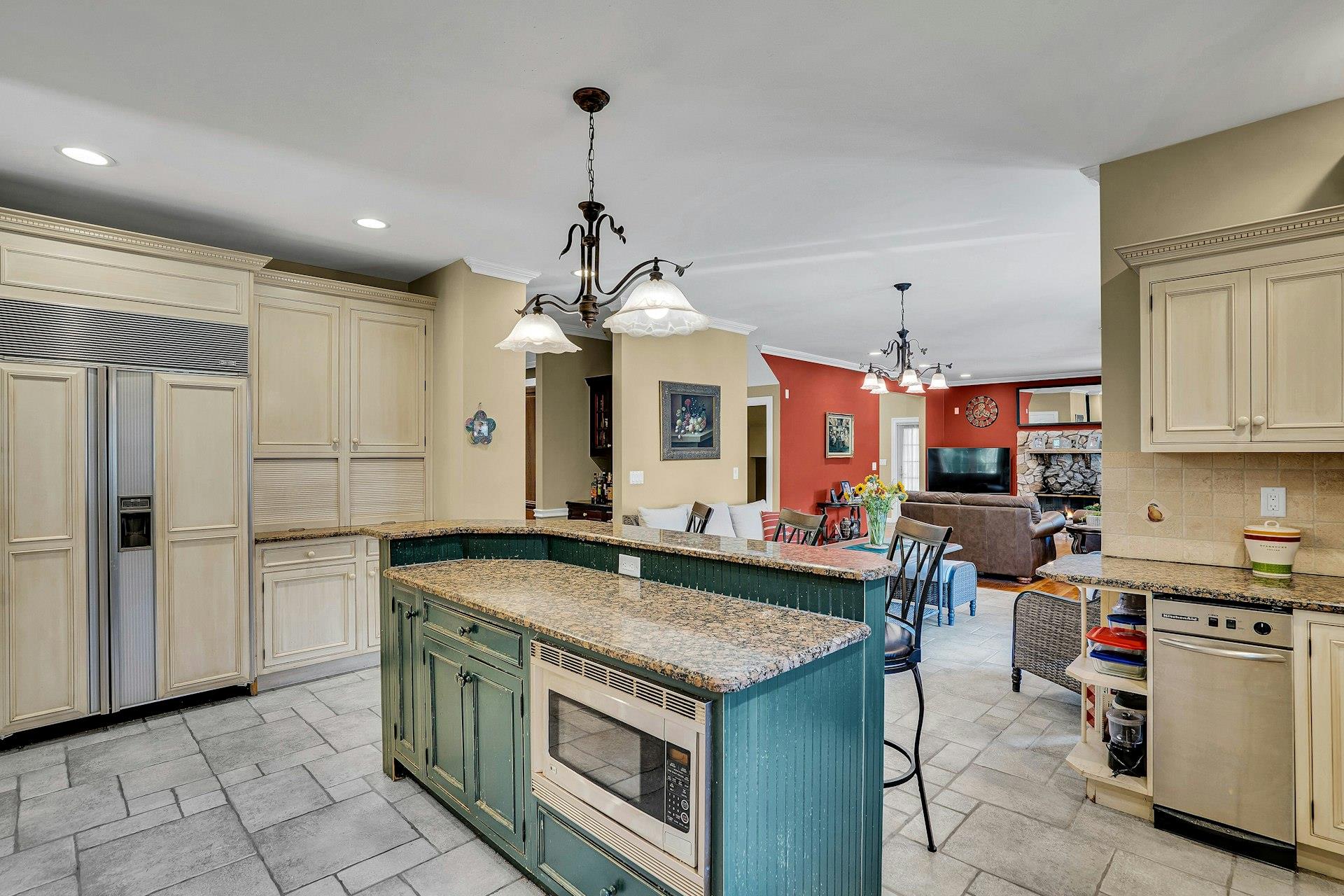 255 Seneca Avenue, Dix Hills, New York image 19