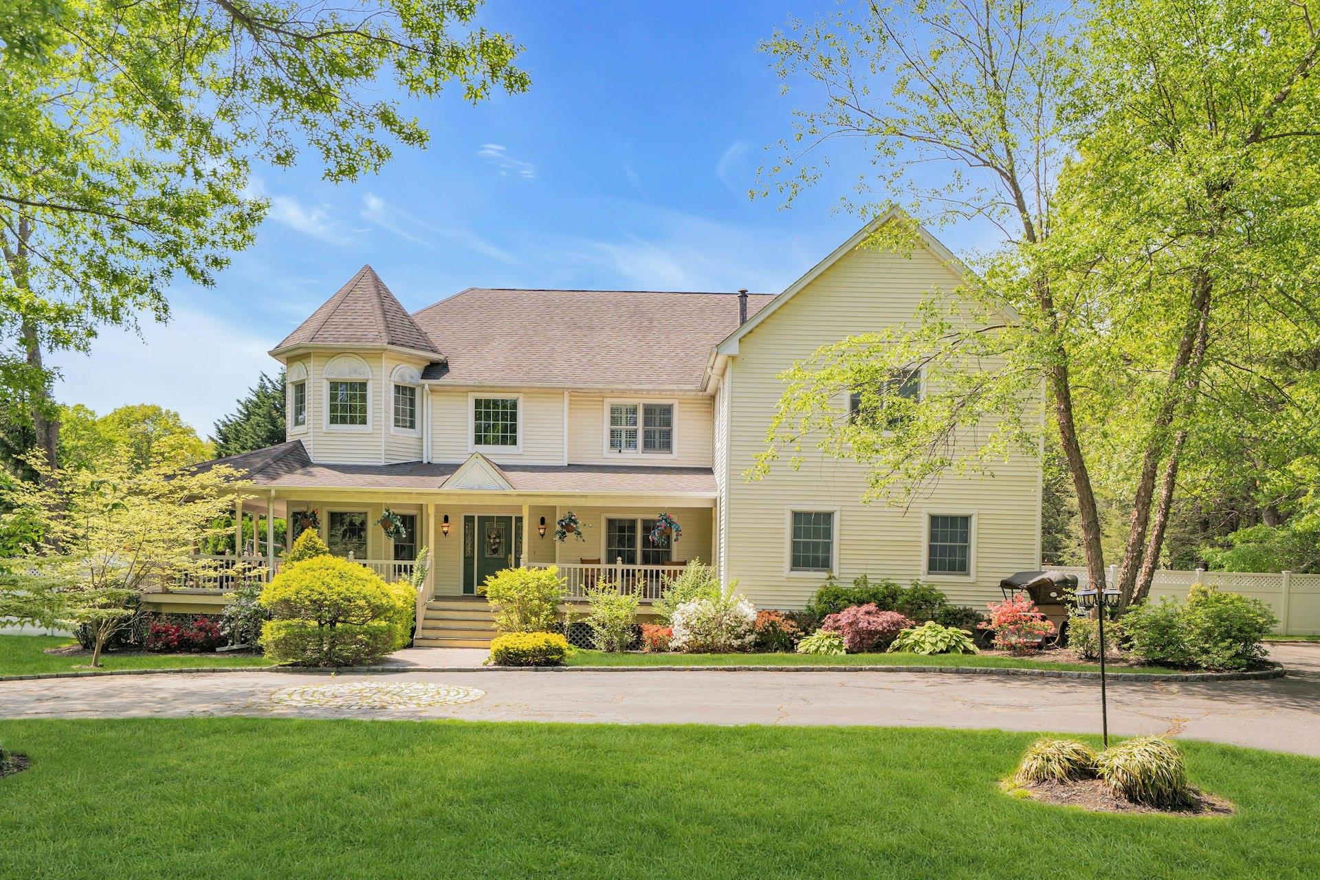 255 Seneca Avenue, Dix Hills, New York image 1