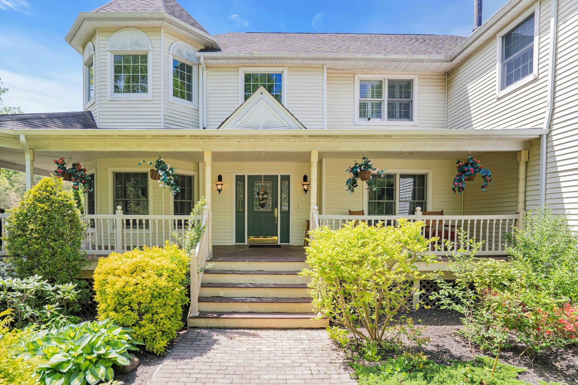 255 Seneca Avenue, Dix Hills, New York image 3