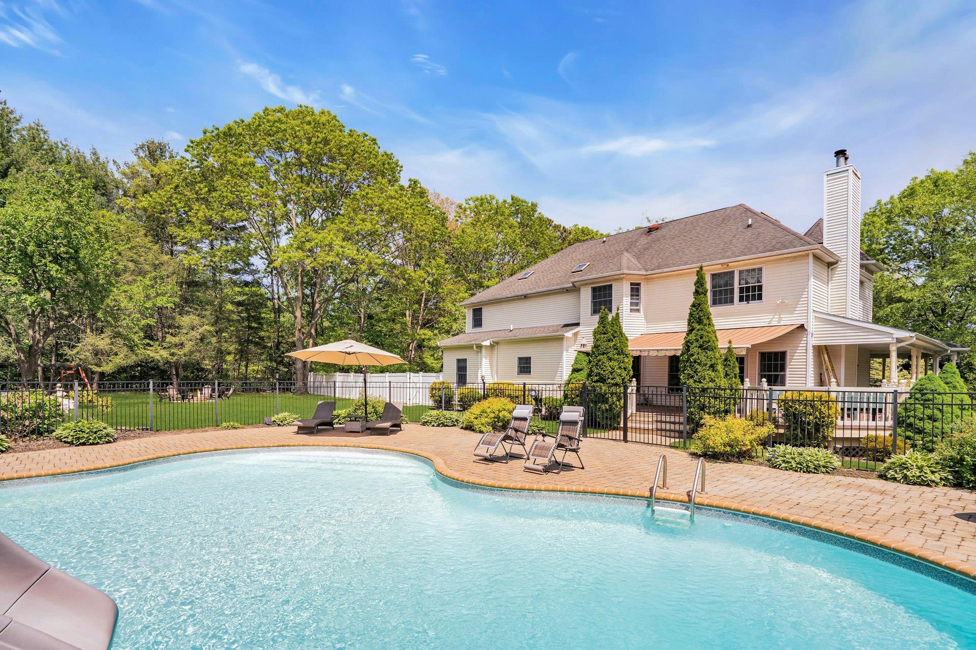 255 Seneca Avenue, Dix Hills, New York image 48