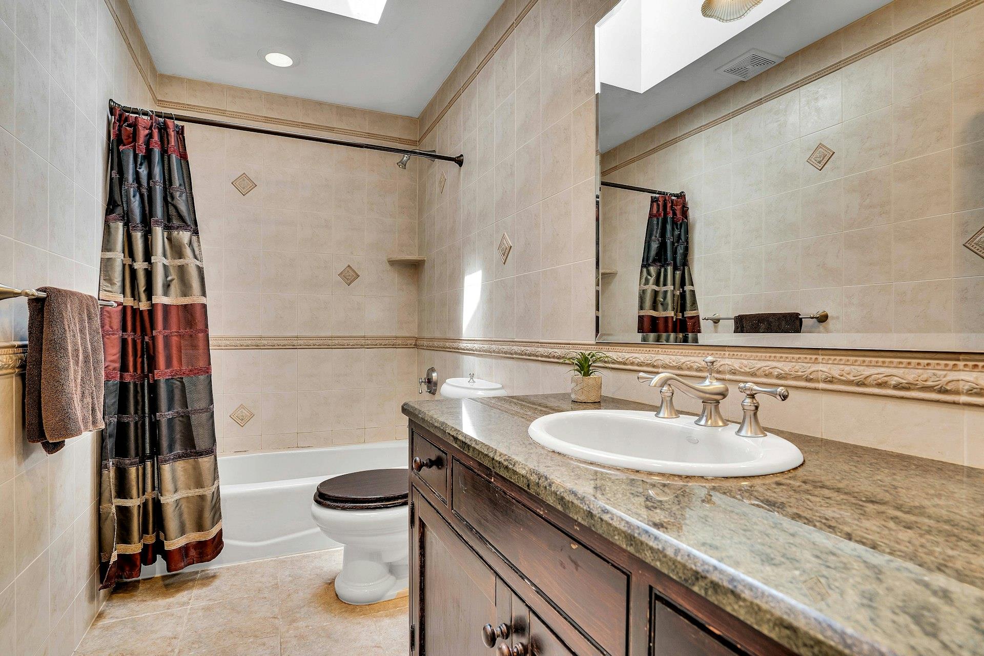 255 Seneca Avenue, Dix Hills, New York image 33