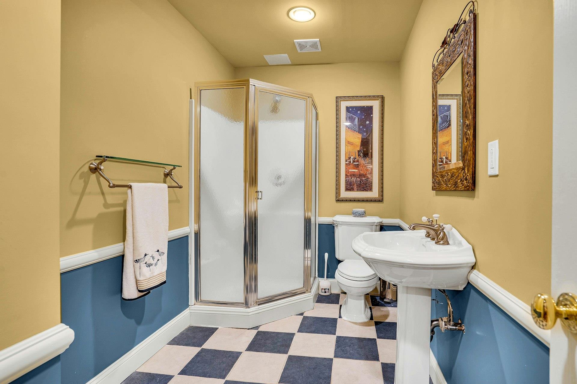 255 Seneca Avenue, Dix Hills, New York image 37