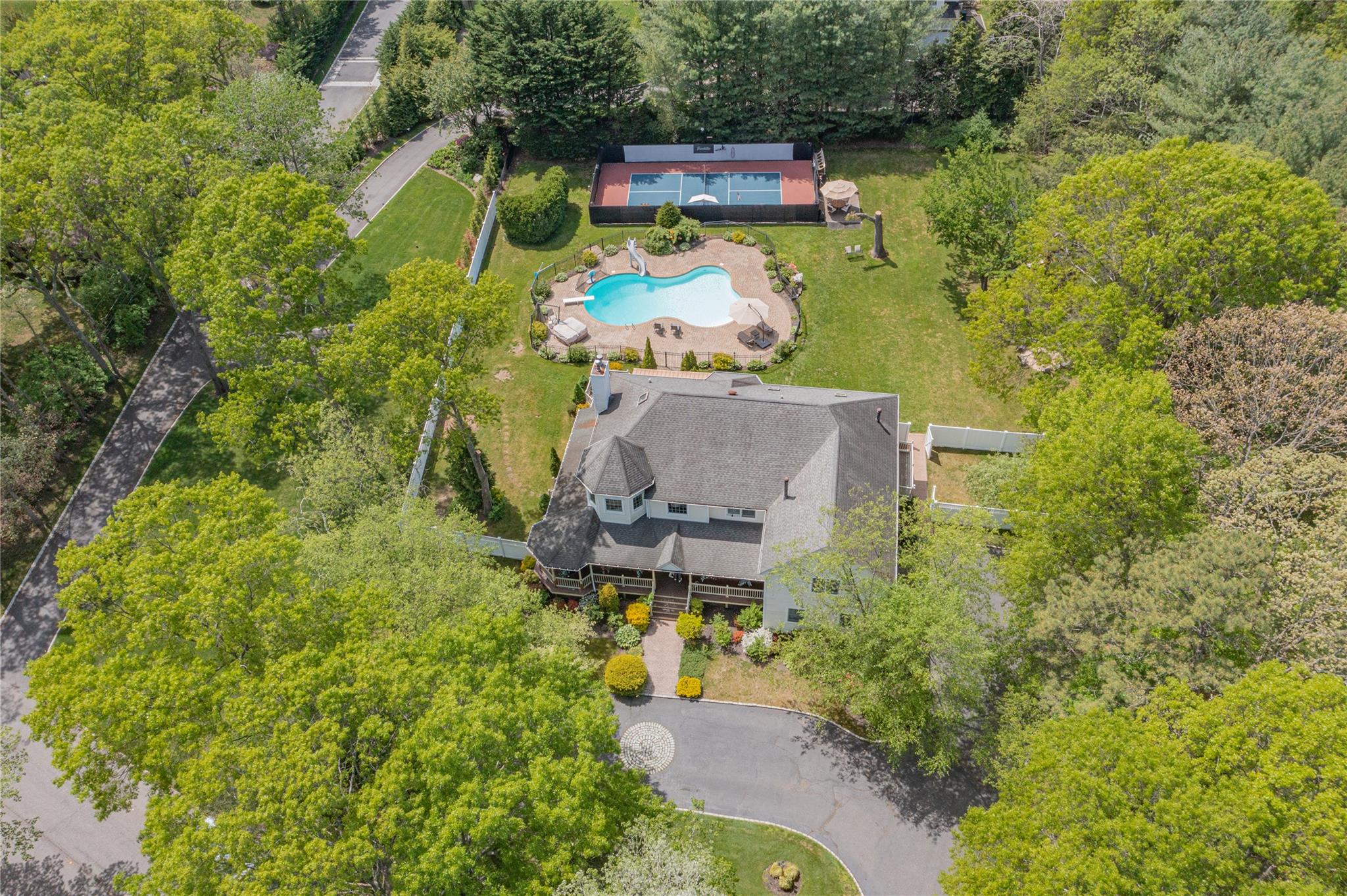 255 Seneca Avenue, Dix Hills, New York image 50