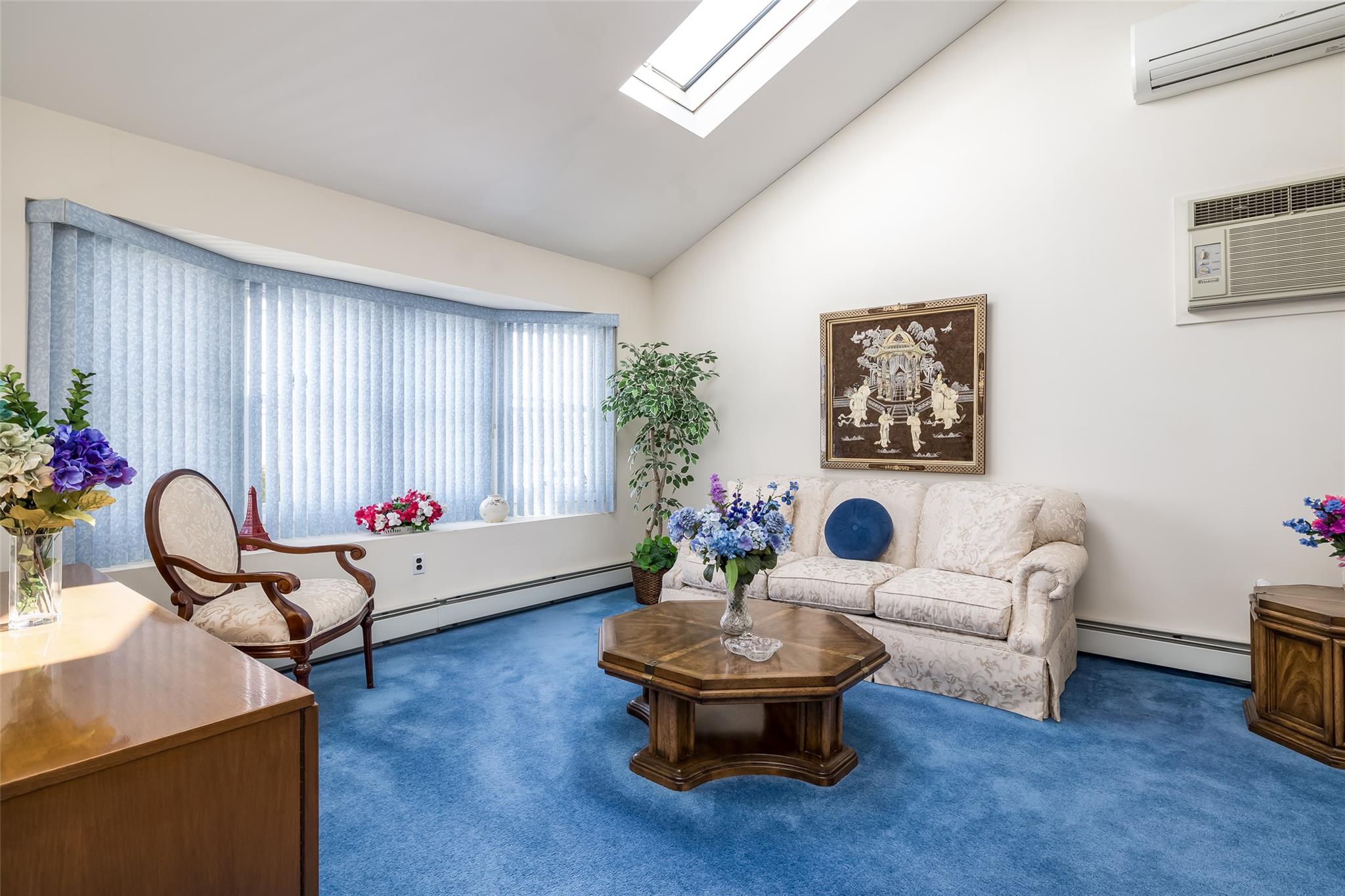 334 S Granada Parkway, Lindenhurst, New York image 4