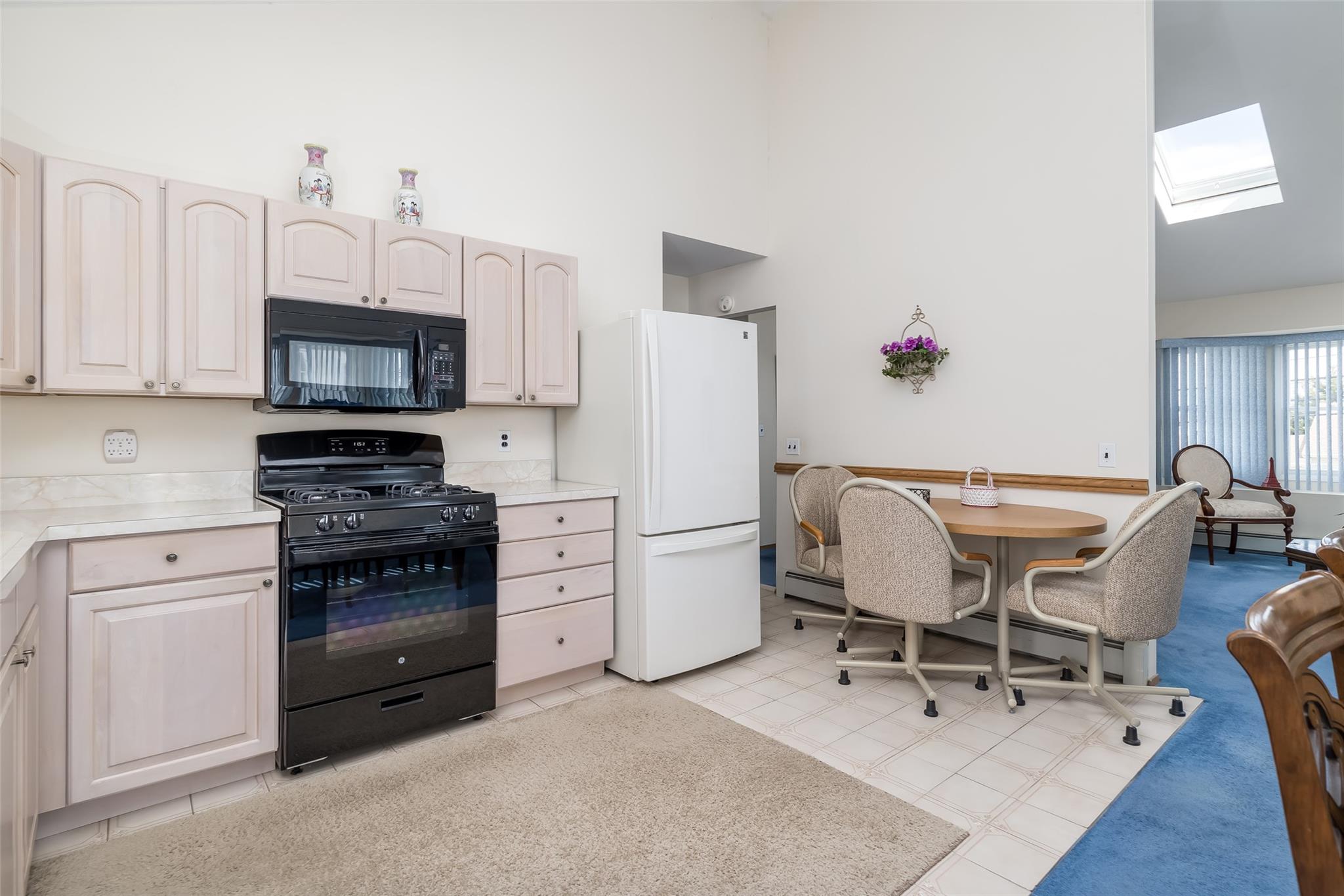 334 S Granada Parkway, Lindenhurst, New York image 10