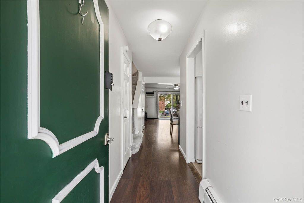 Photo of 4 Salem Court, Suffern, NY 10901 (MLS # 984939)