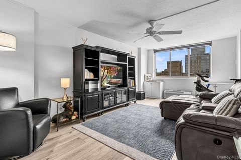 345 E 93rd Street 32G New York (Manhattan) NY 10128