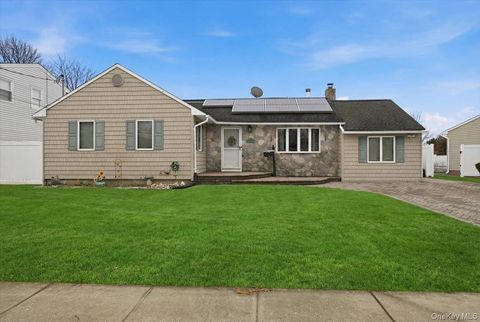 Photo of 38 Bacon Lane, Babylon, NY 11702 (MLS # 959681)