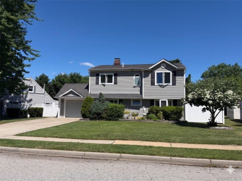 Homes For Rent - 15 Elbow Lane<br/> Levittown, NY 11756