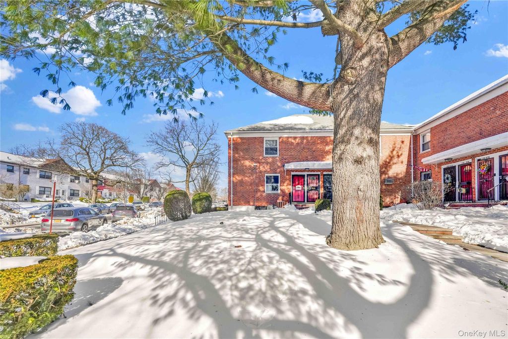 Photo of 138-01 Jewel Avenue #1A, Flushing, NY 11367 (MLS # 958222)