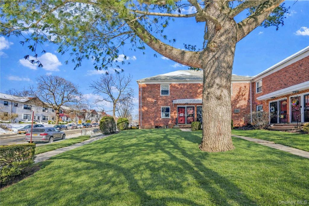 Photo of 138-01 Jewel Avenue #1A, Flushing, NY 11367 (MLS # 958222)