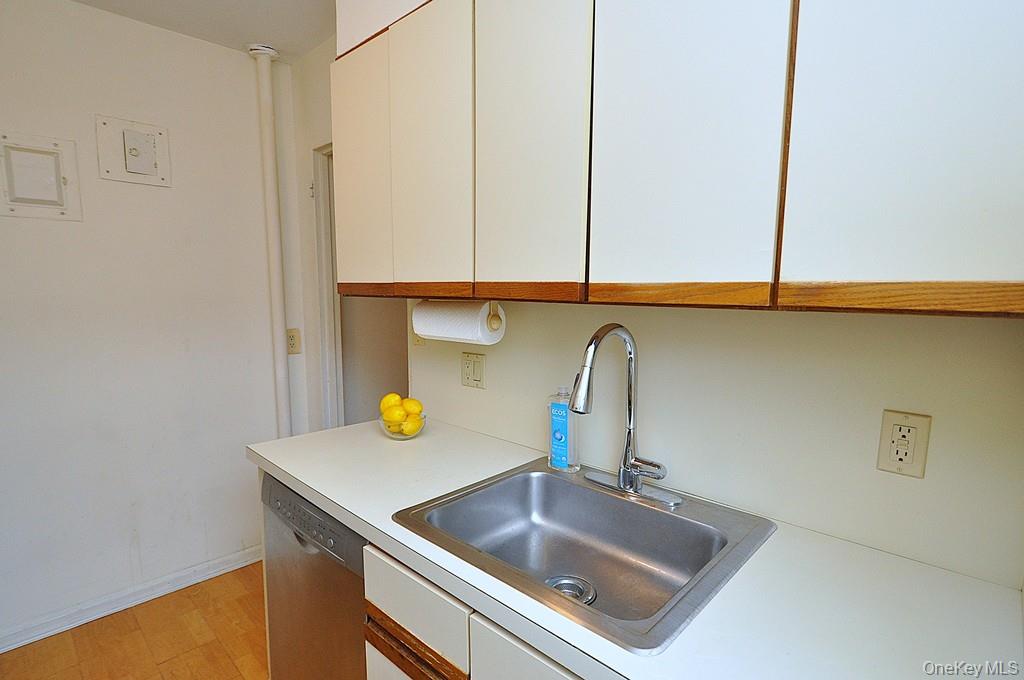 Scarsdale, New York 10583, United States, 1 Bedroom Bedrooms, ,1 BathroomBathrooms,Residential,Active,239614