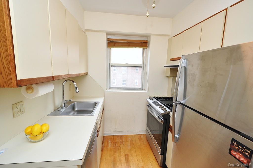 Scarsdale, New York 10583, United States, 1 Bedroom Bedrooms, ,1 BathroomBathrooms,Residential,Active,239614