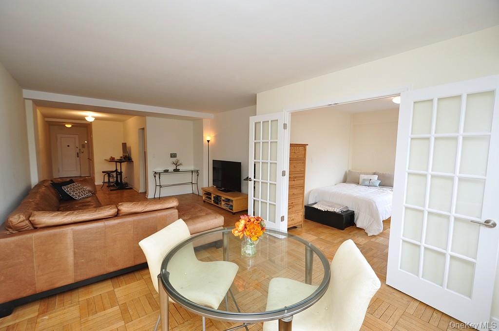 Scarsdale, New York 10583, United States, 1 Bedroom Bedrooms, ,1 BathroomBathrooms,Residential,Active,239614