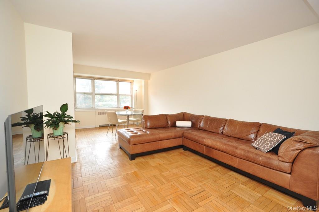 Scarsdale, New York 10583, United States, 1 Bedroom Bedrooms, ,1 BathroomBathrooms,Residential,Active,239614