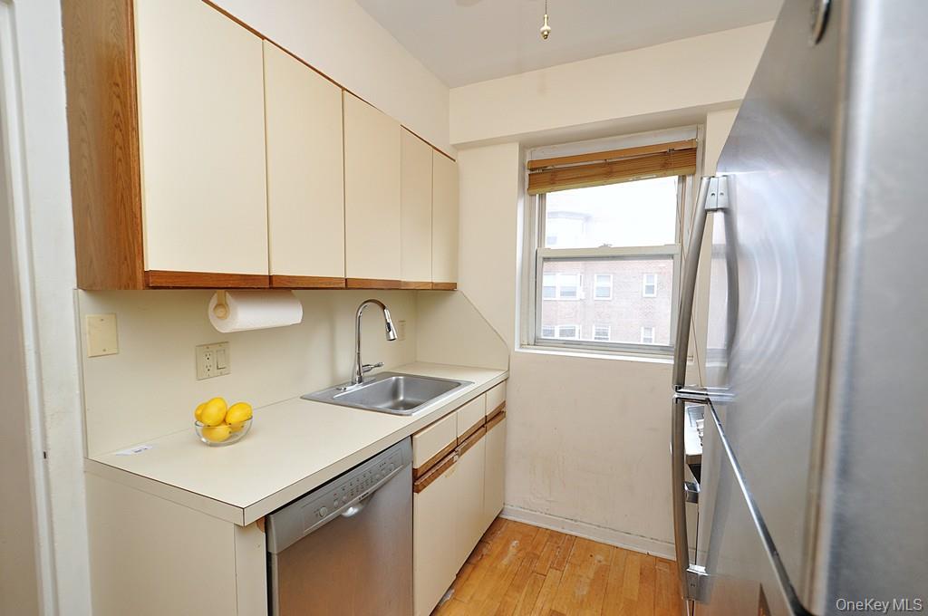 Scarsdale, New York 10583, United States, 1 Bedroom Bedrooms, ,1 BathroomBathrooms,Residential,Active,239614