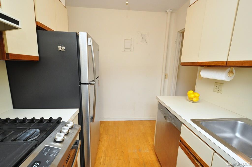 Scarsdale, New York 10583, United States, 1 Bedroom Bedrooms, ,1 BathroomBathrooms,Residential,Active,239614