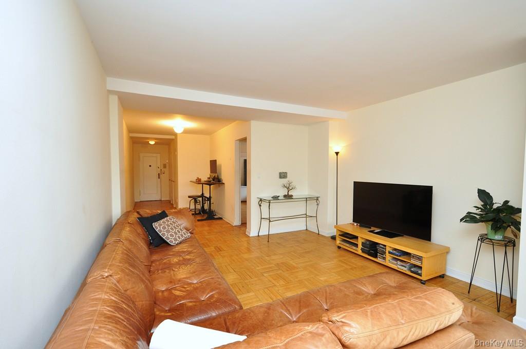 Scarsdale, New York 10583, United States, 1 Bedroom Bedrooms, ,1 BathroomBathrooms,Residential,Active,239614