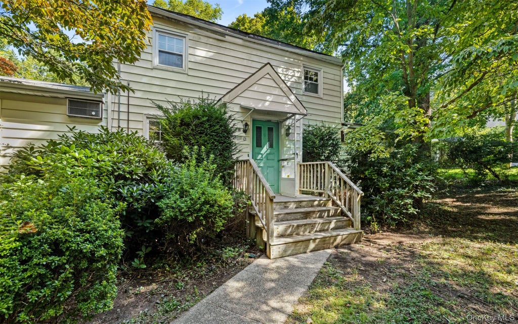 Photo of 11 Woodycrest Drive, Northport, NY 11768 (MLS # 1048005)