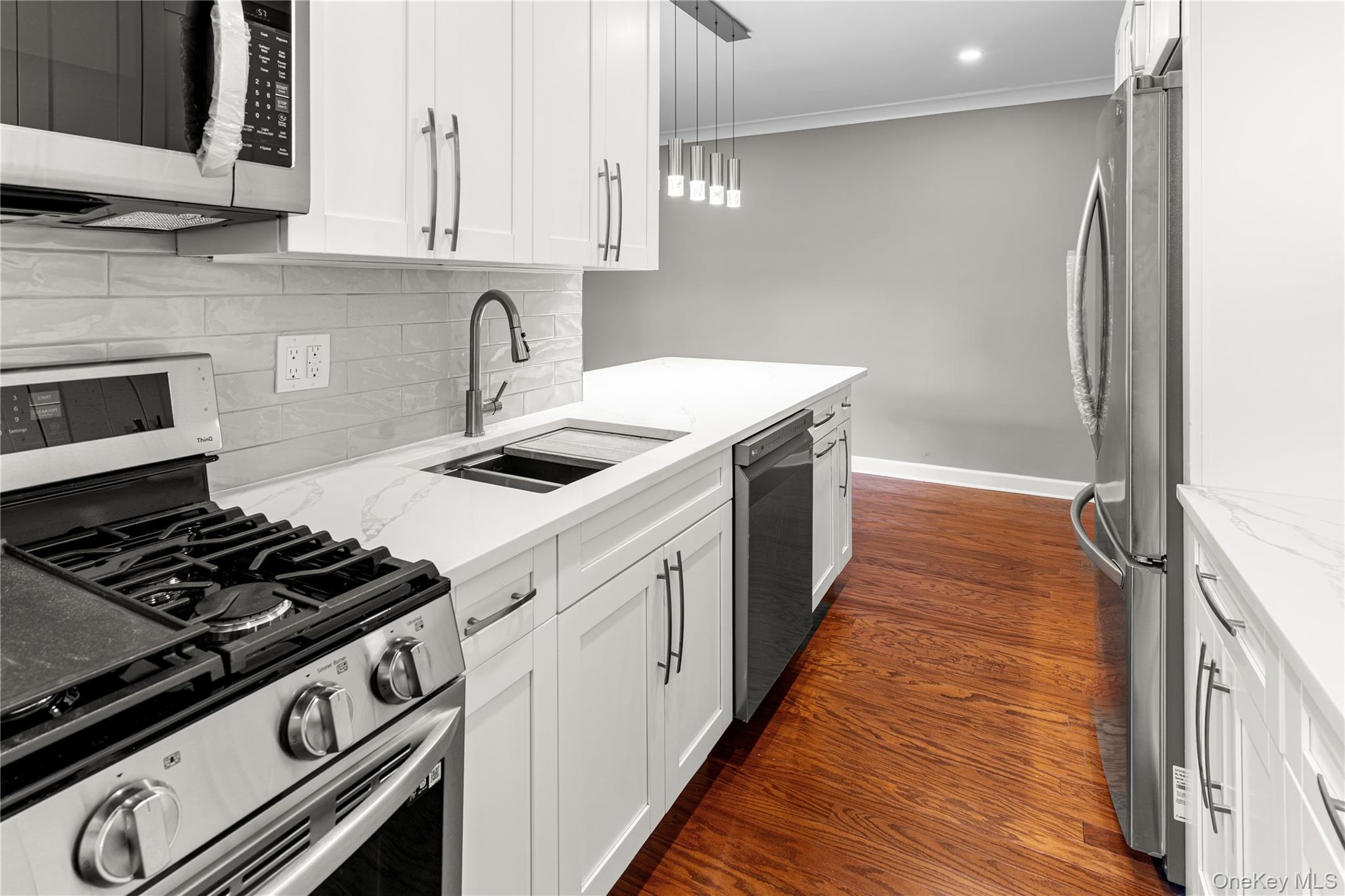 1133 Midland Avenue 3D