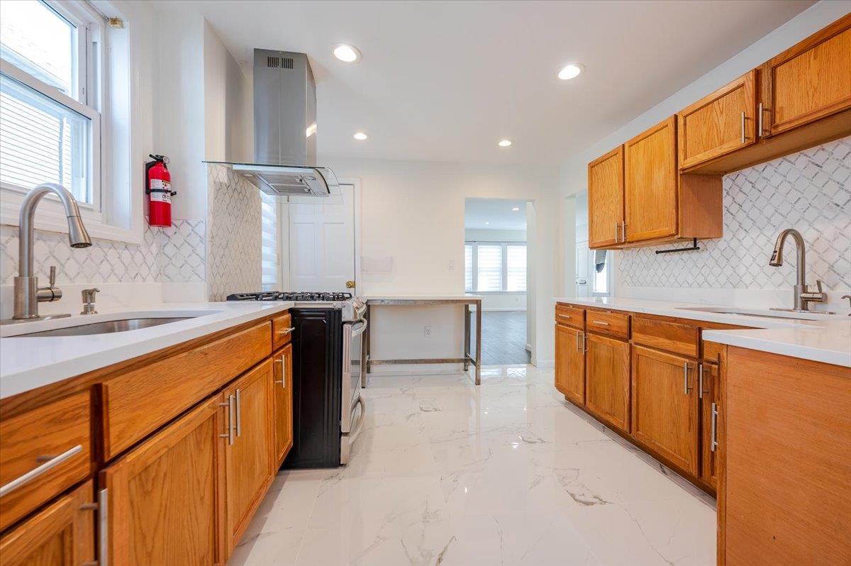 160 Jefferson Street, Inwood, New York image 9