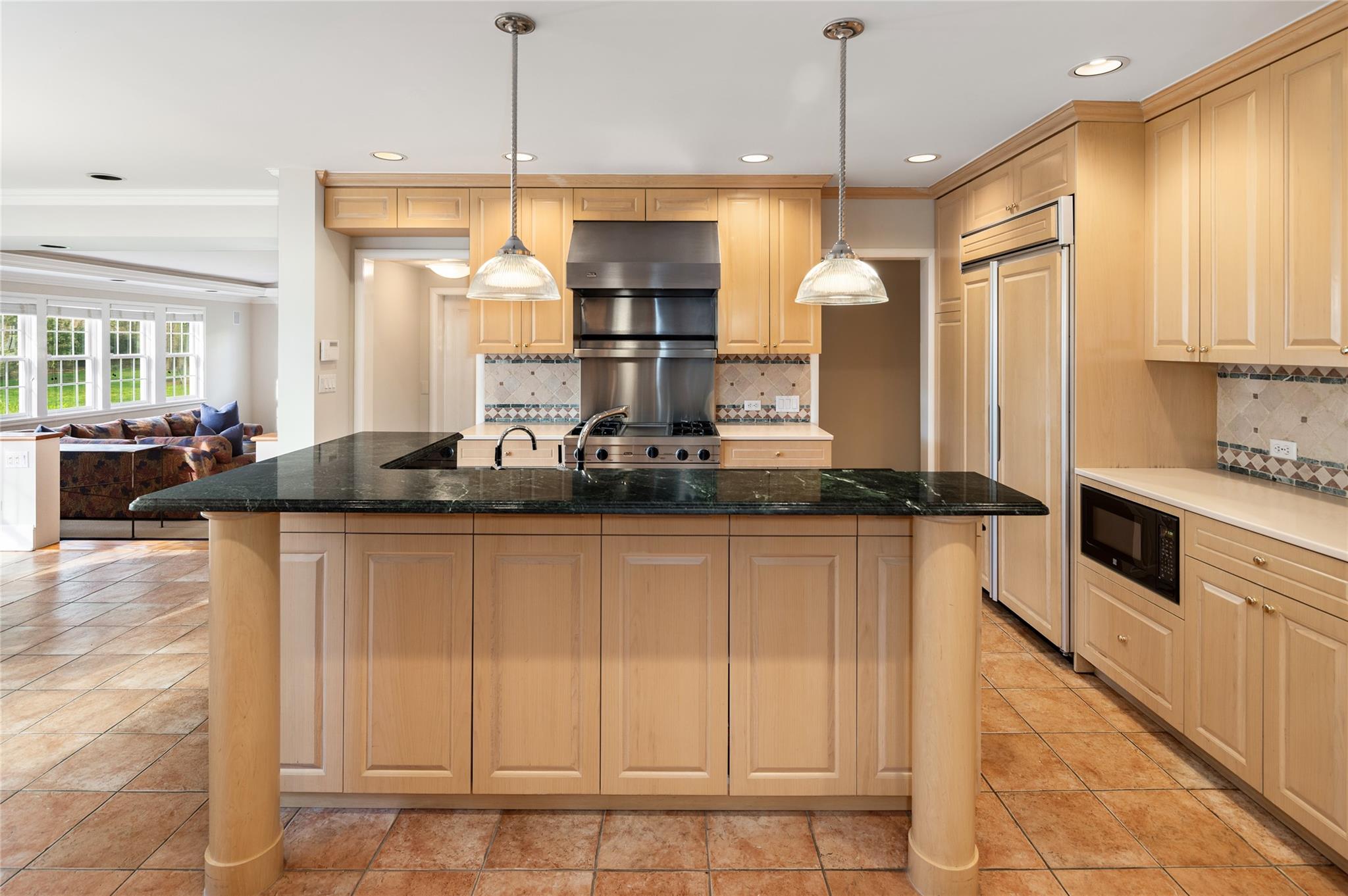 250 Oxford Road, New Rochelle, New York image 10