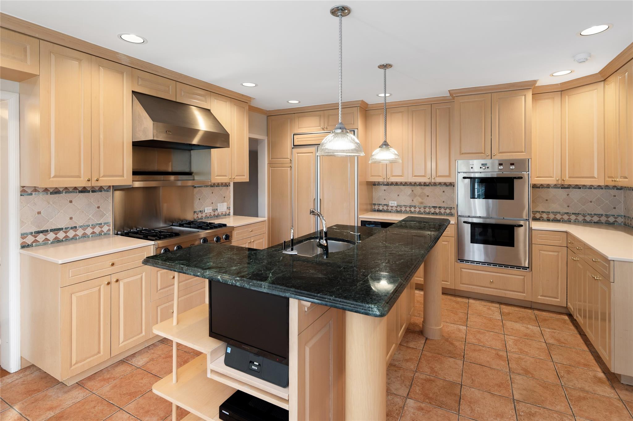 250 Oxford Road, New Rochelle, New York image 12