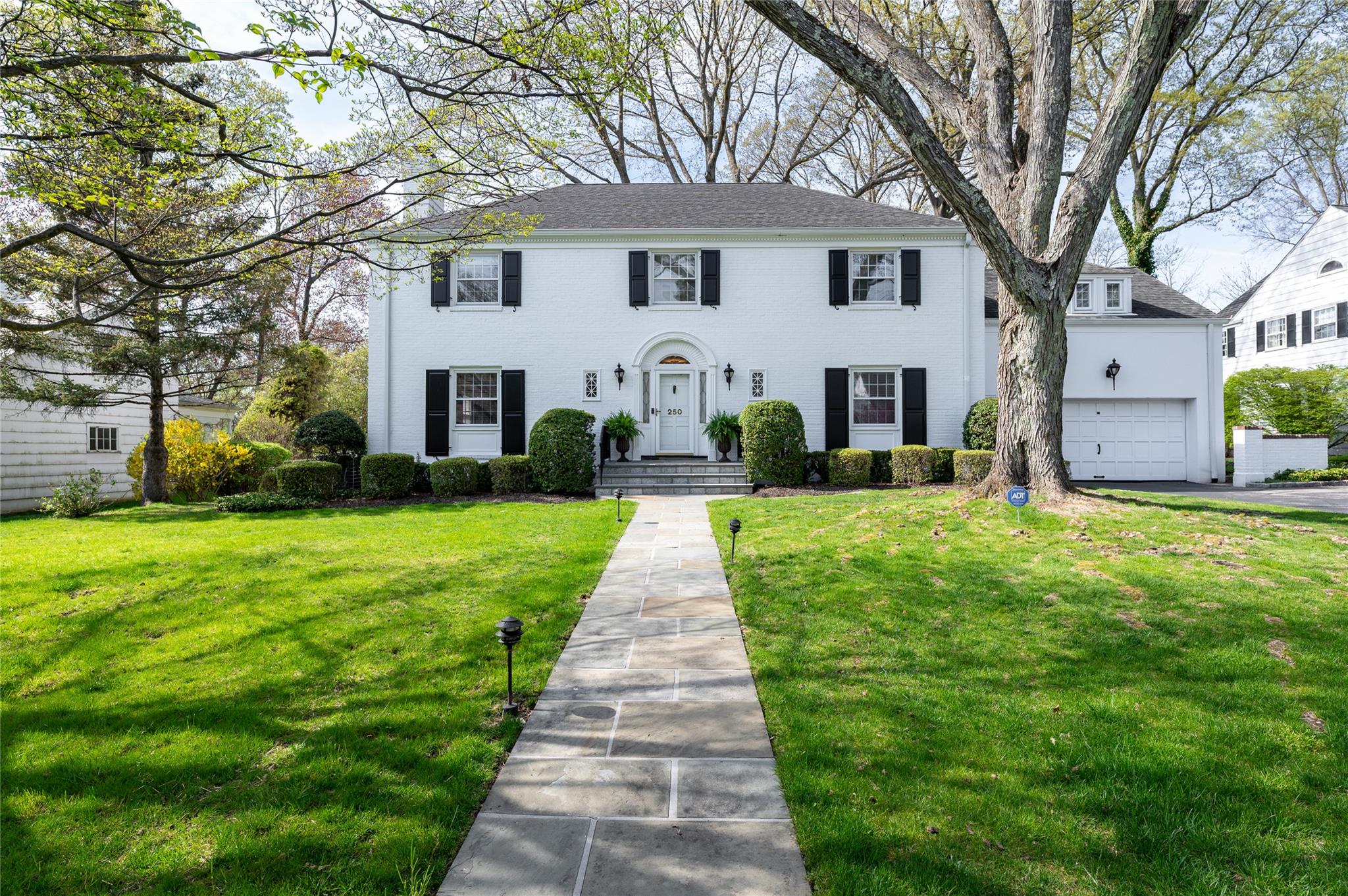 250 Oxford Road, New Rochelle, New York image 2