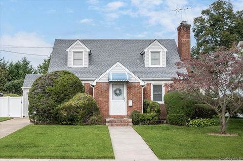 Photo of 2926 Court Street, Oceanside, NY 11572 (MLS # 919319)