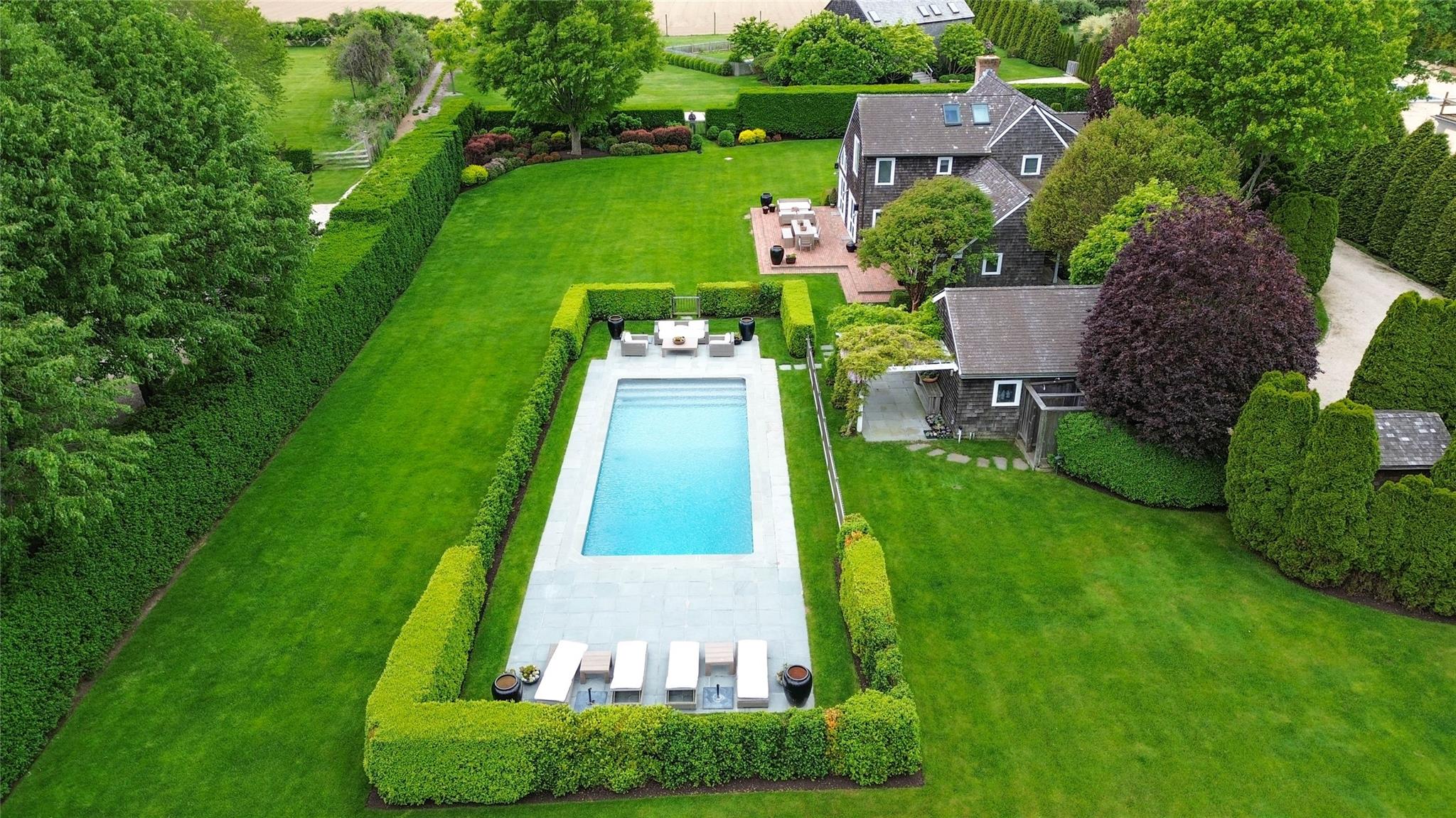 Sayres Path, Wainscott, Hamptons, NY - 5 Bedrooms  
6.5 Bathrooms - 
