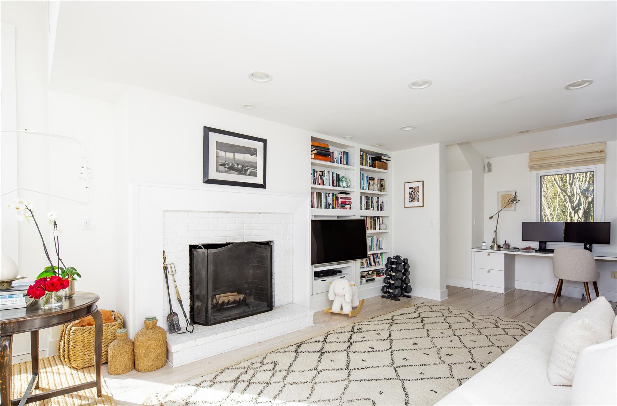 Rental Property at Sayres Path, Wainscott, Hamptons, NY - Bedrooms: 5 
Bathrooms: 6.5  - $310,000 MO.