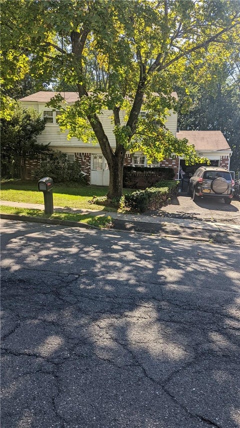 Homes For Sale - 3 Valley Drive<br/> Nanuet, NY 10954