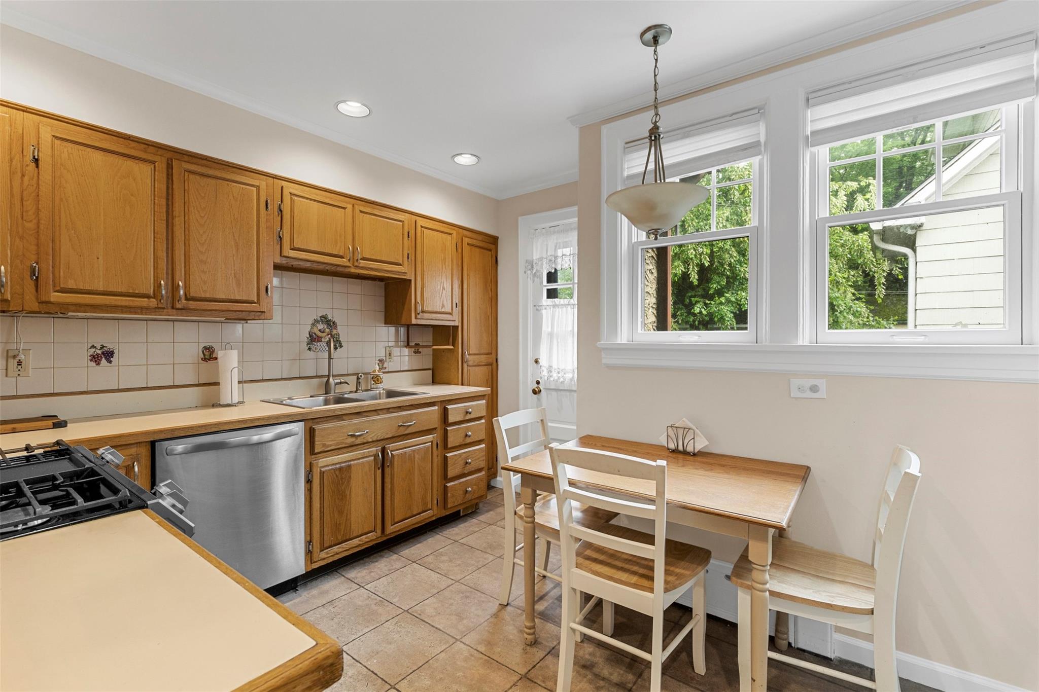19 Glenorchy Place, New Rochelle, New York image 15