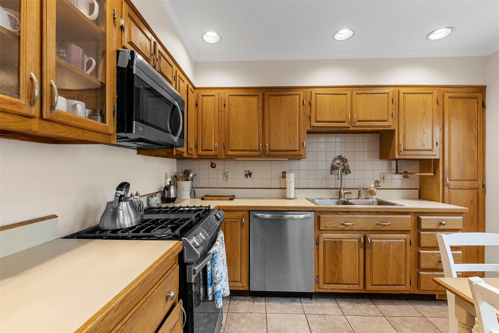 19 Glenorchy Place, New Rochelle, New York image 13