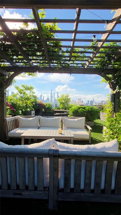 4260 Crescent Street 10C Long Island City NY 11101