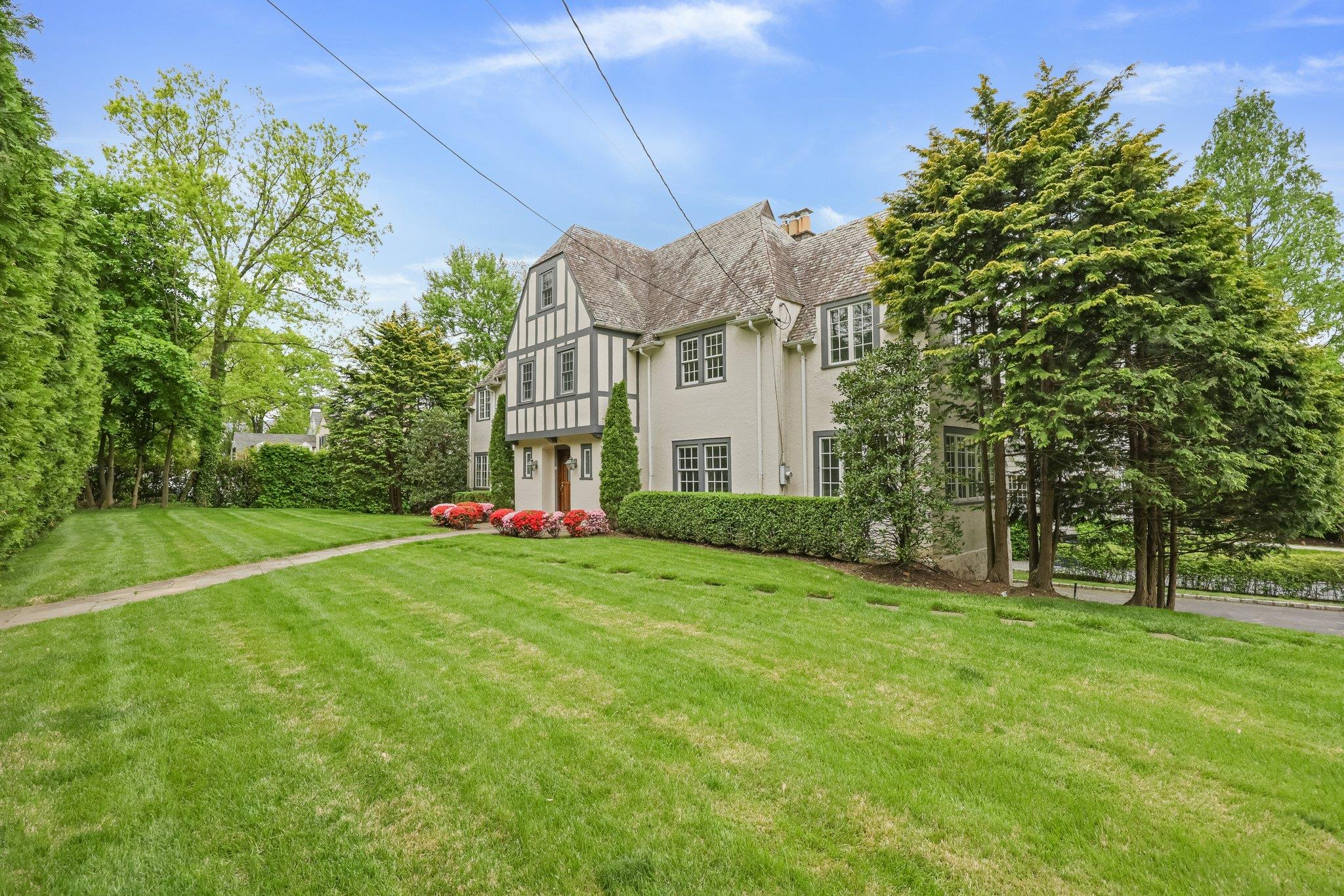 83 White Plains Road, Bronxville, New York image 25
