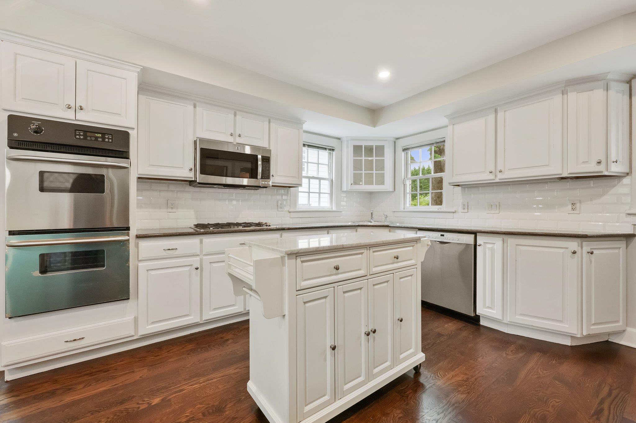 83 White Plains Road, Bronxville, New York image 11