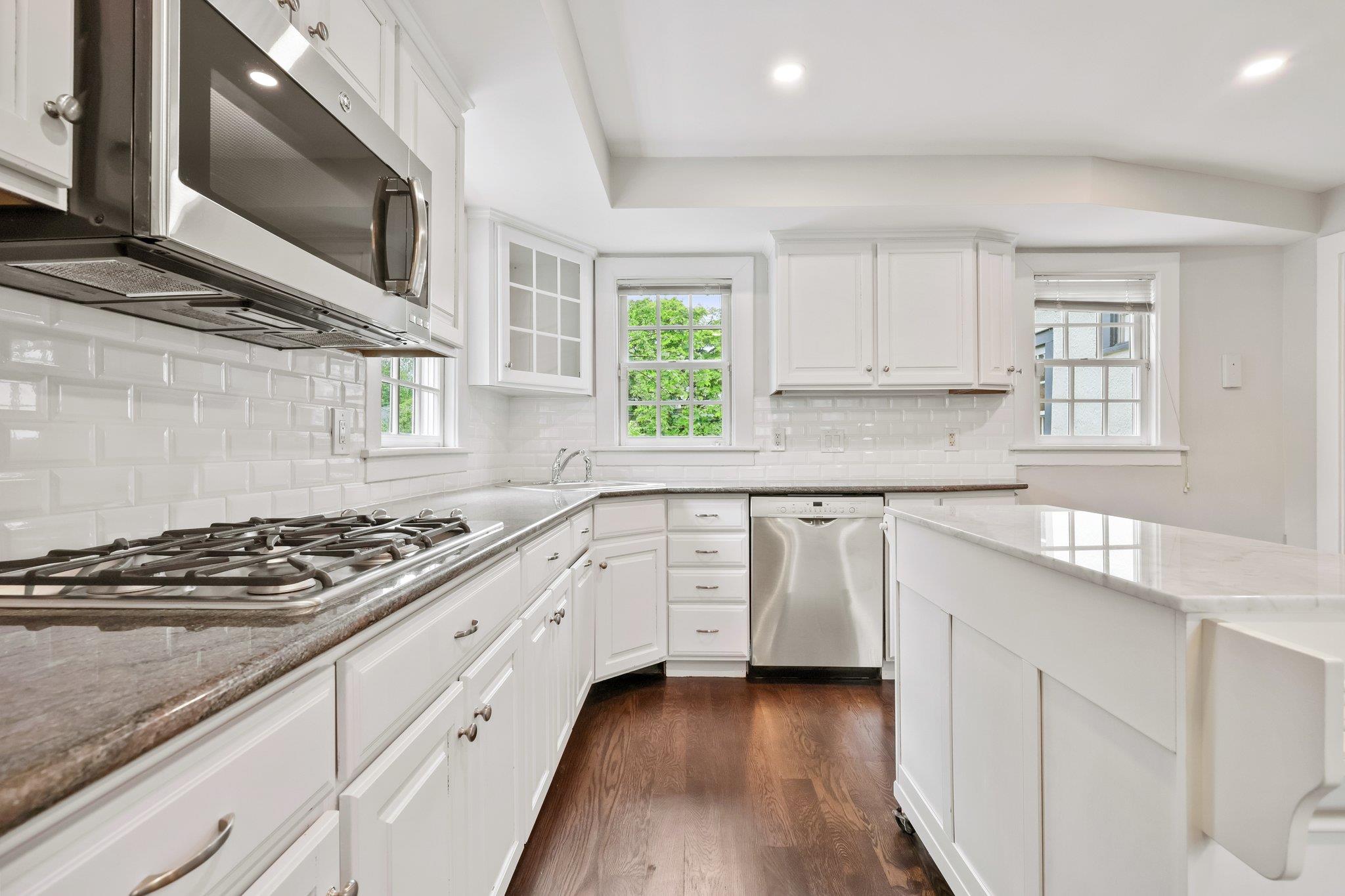 83 White Plains Road, Bronxville, New York image 10
