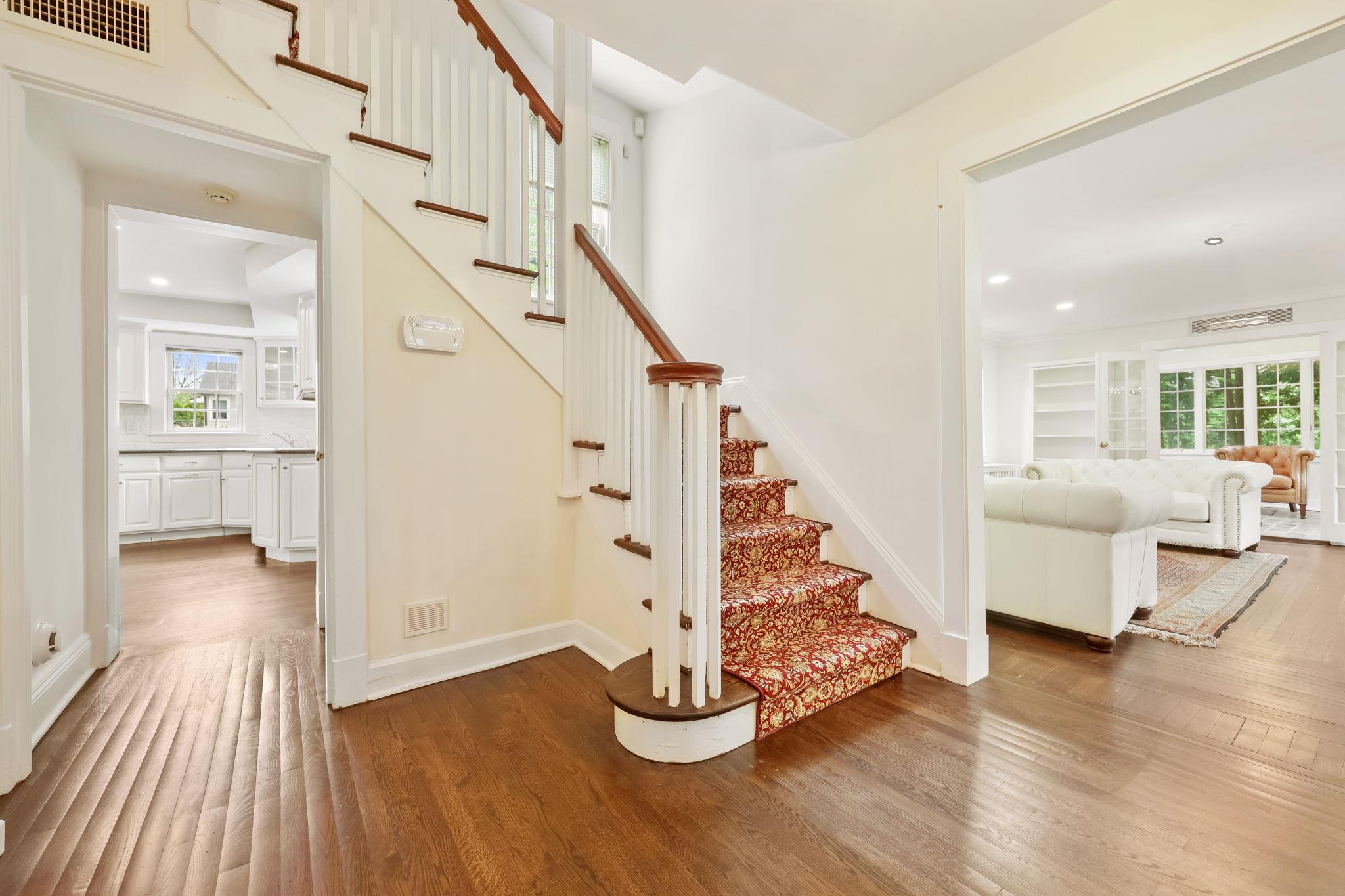 83 White Plains Road