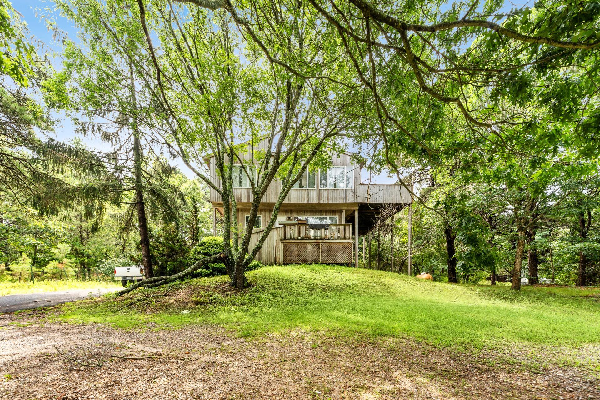 County Road 39, Southampton, Hamptons, NY - 4 Bedrooms  
3 Bathrooms - 