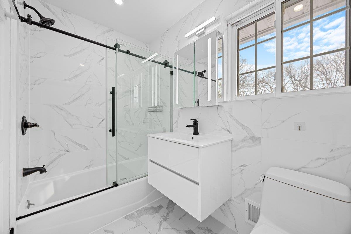 66 Rockland Drive, Jericho, New York image 10